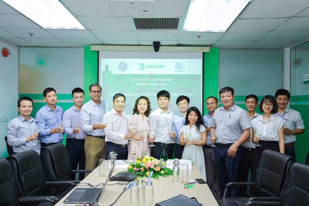 Board of Management and members of Halcom VN, GE VN and IPC Group congratulate on the success of the EPC contract signing ceremony.